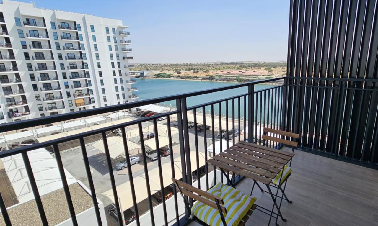 B1 Studio In Yas With Canal View Abu Dhabi Exteriör bild