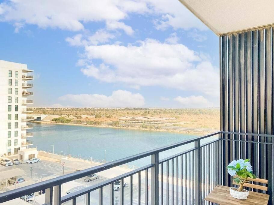 B1 Studio In Yas With Canal View Abu Dhabi Exteriör bild